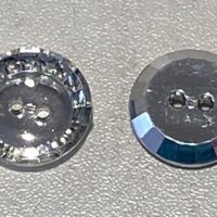 Silber Knopf aus Kunststoff  2-Loch / rund Durchmesser 15 mm