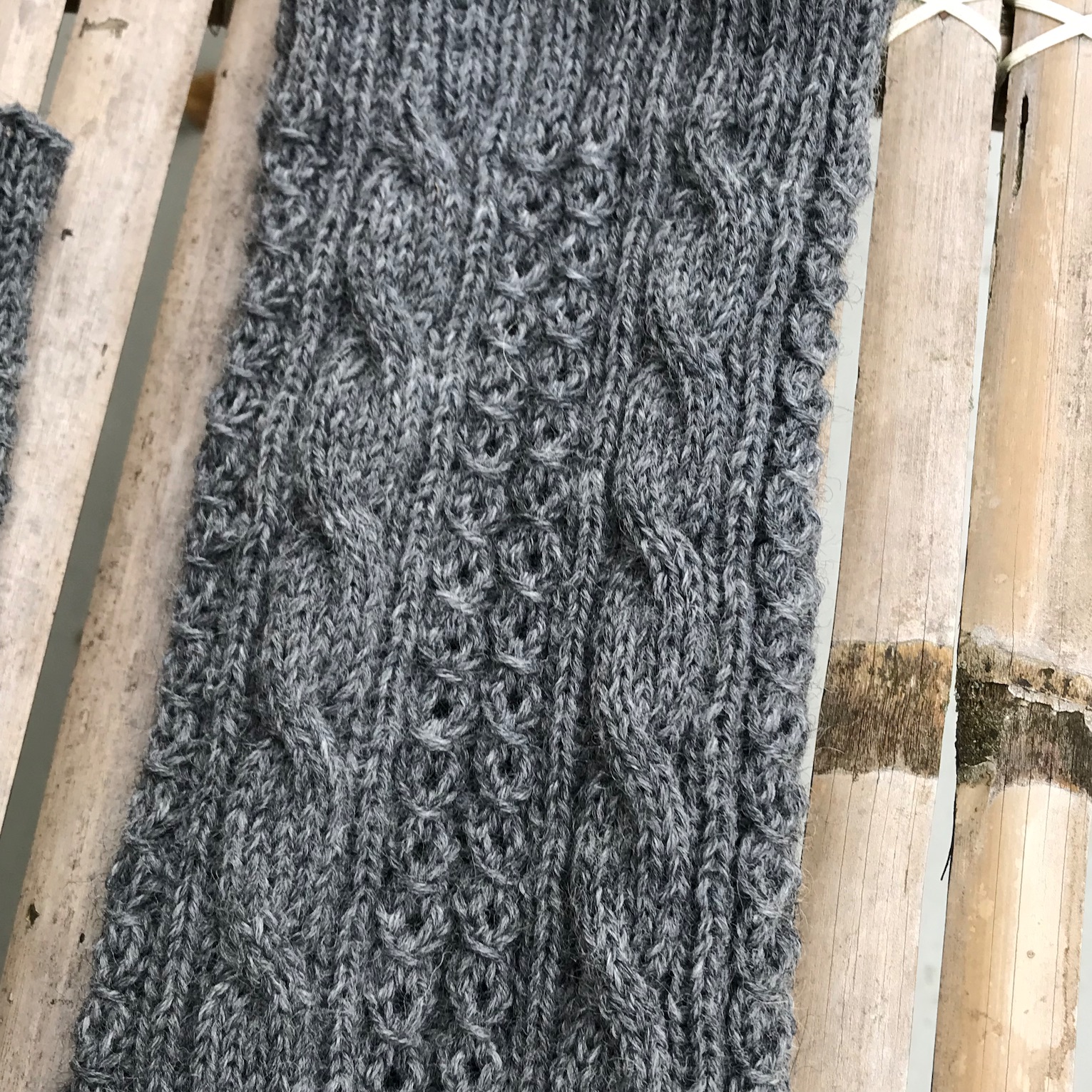 Beinstulpen mit Zopfmuster – Bild 2