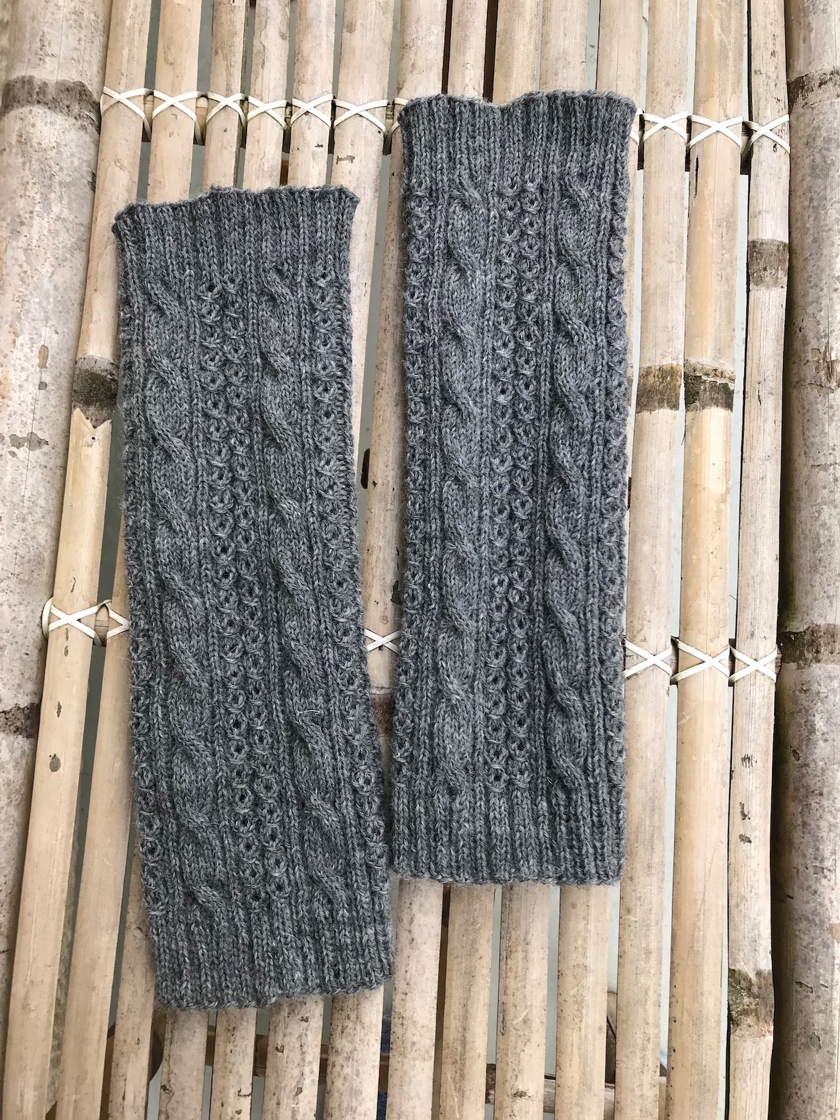 Beinstulpen mit Zopfmuster