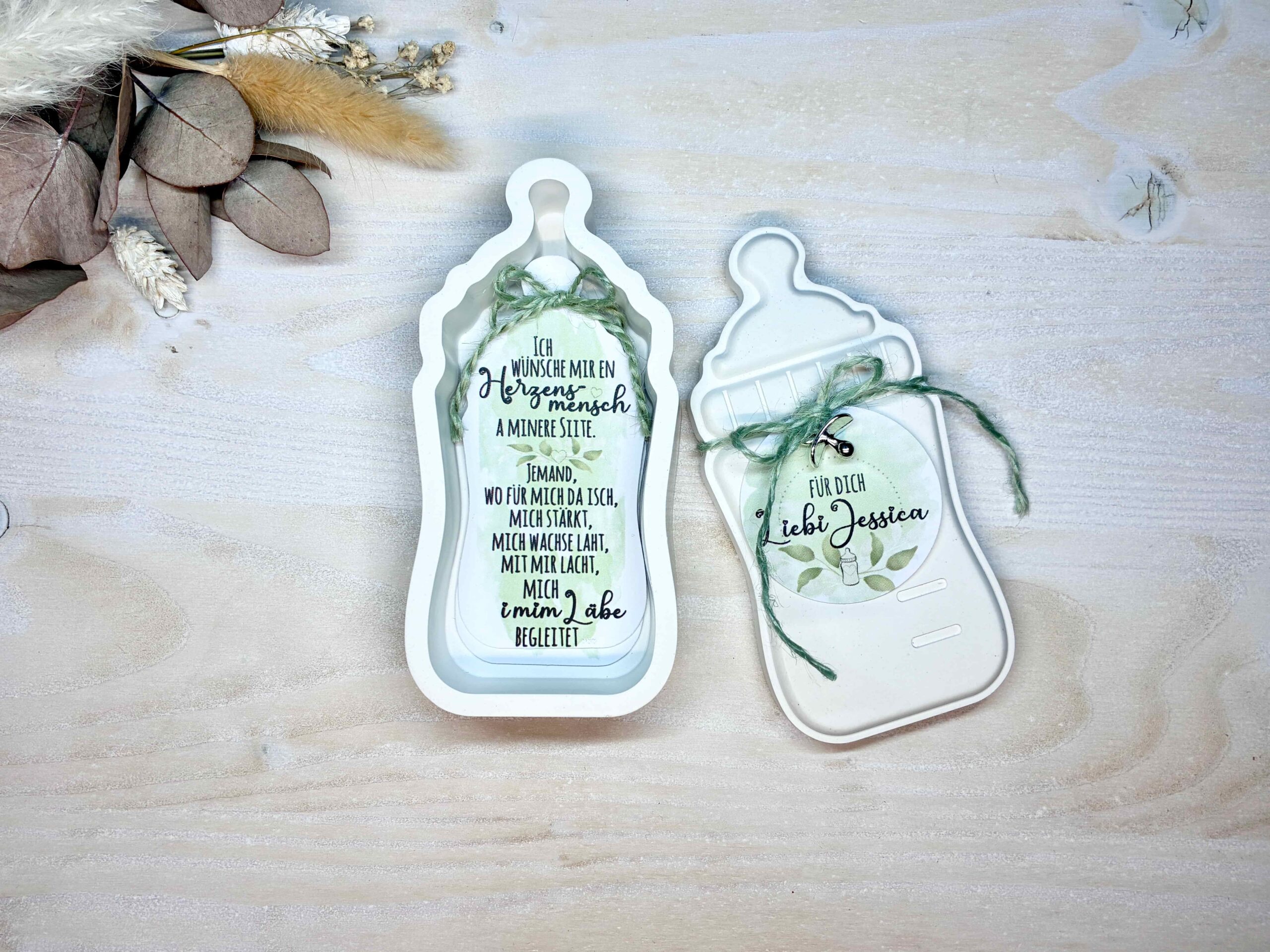 Lose Papierbotschaft mit liebevollem Text im Inneren MANNIGFALTIG