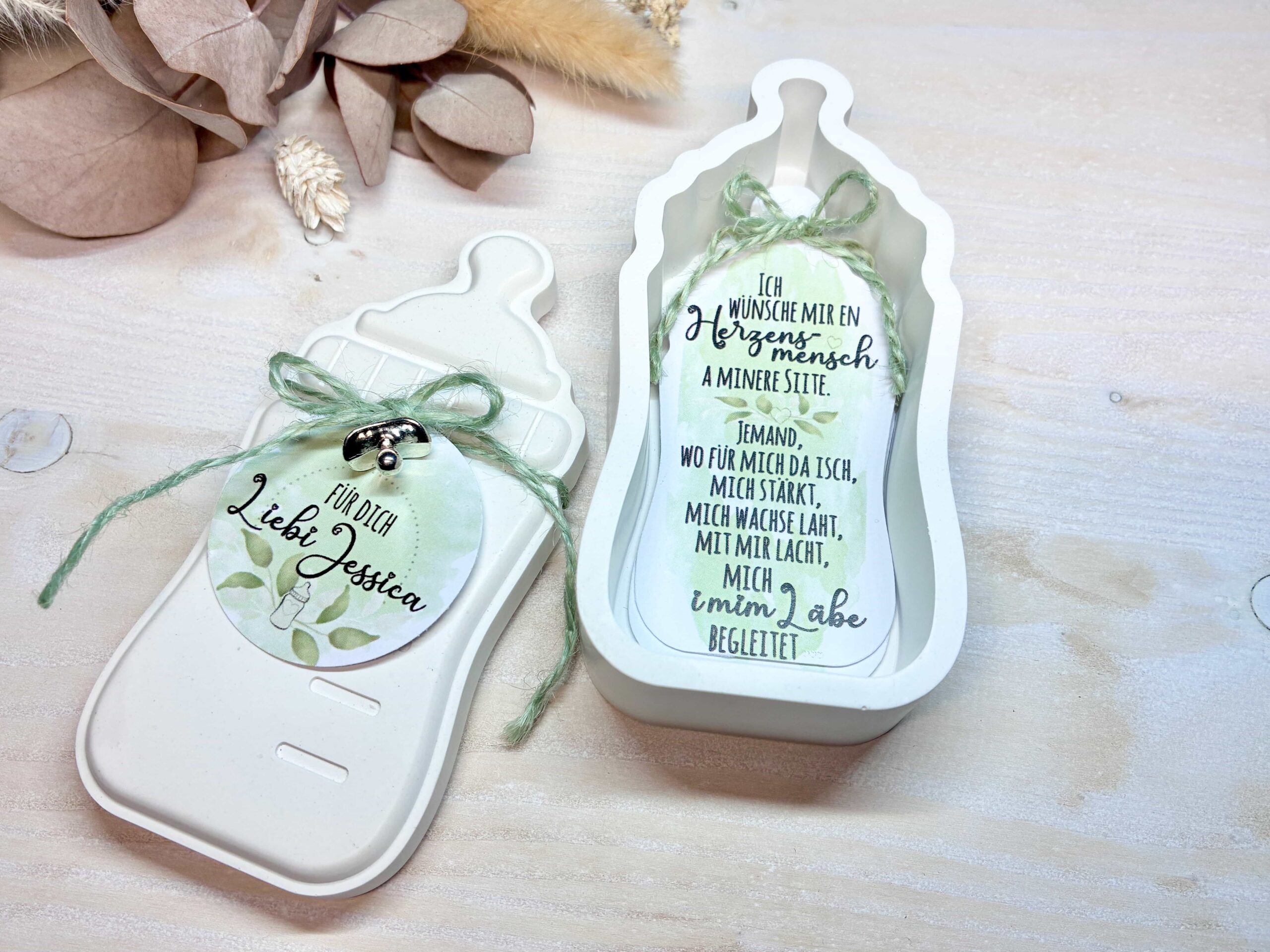 Gotti / Götti fragen Geschenk | Handgegossene Babyflasche | Persönliche Frage vom Baby | Mundart & Hochdeutsch – Bild 10