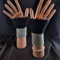 Stulpen Grau und Schwarz mit Perlen