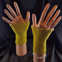 Stulpen Senfgelb mit Perlen